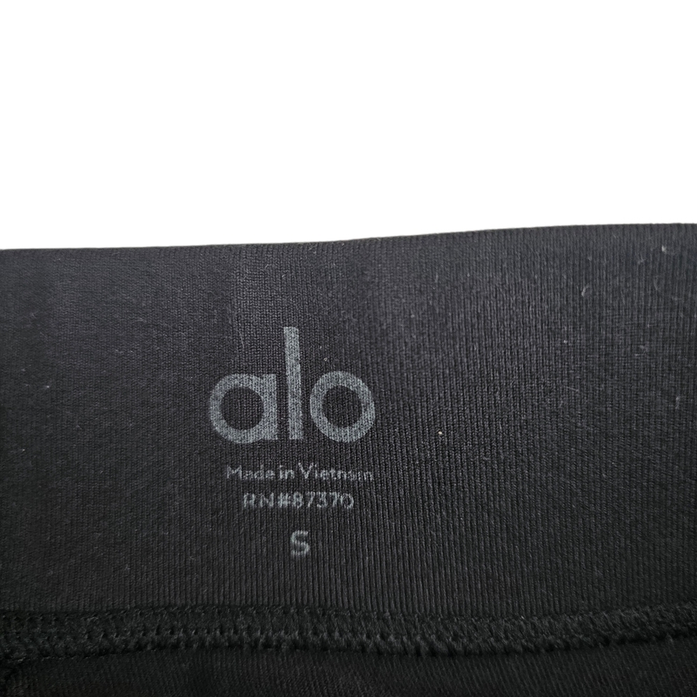 ALO Yoga Women’s Black Bike Shorts 10" Inseam SMALL Workout Exercise Athleisure - Picture 4 of 5